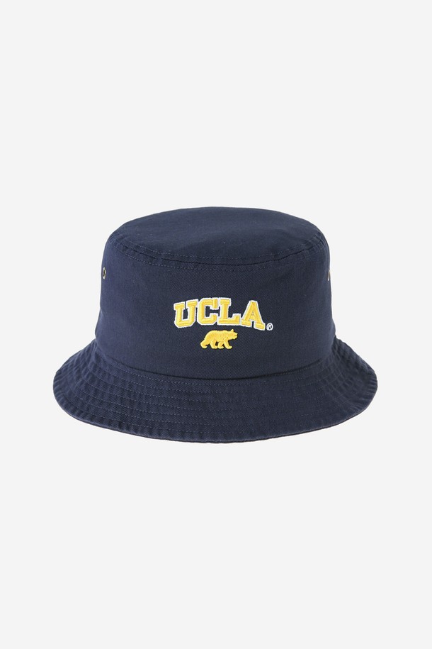 UCLA 자수 버킷햇[BLACK](UBRAC67_39)은 편안한 면 소재로 제작되어 부드러운 촉감을 자랑합니다. 일상, 산책, 여행 등 다양한 TPO에 맞춰 캐주얼, 미니멀, 스트리트 스타일을 연출할 수 있습니다. 모자 깊이는 일반적이며, 중간 너비의 챙과 블랙 컬러가 어떤 옷에도 잘 어울립니다. UCLA 로고 자수 디테일이 돋보이는 이 버킷햇은 봄, 여름, 가을 계절에 착용하기 좋습니다.

