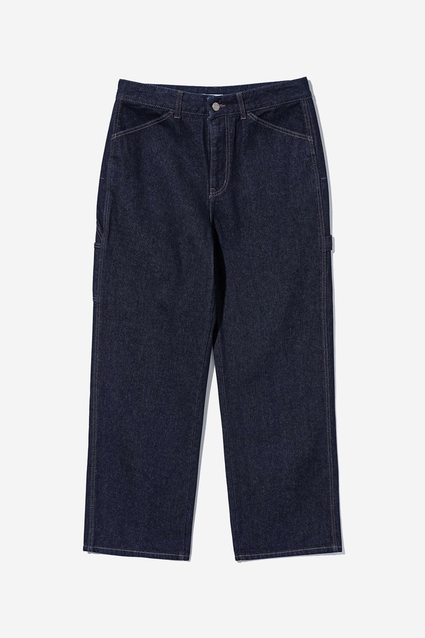 남녀공용 프레피 와이드 헤머루프 데님 팬츠[DP-INDIGO](UB8DP02_08)는 사계절 내내 활용하기 좋은 데님 팬츠입니다. 인디고 컬러의 무지 디자인으로 어떤 상의에도 잘 어울리며, 와이드 핏으로 편안한 착용감을 선사합니다. 프레피 스타일을 연출하기에 좋으며, 헤머루프 디테일이 특징입니다. 캐주얼, 프레피, 미니멀 스타일을 즐겨 입는 분들께 추천합니다. 넉넉한 와이드 핏으로 활동성을 높였습니다.
