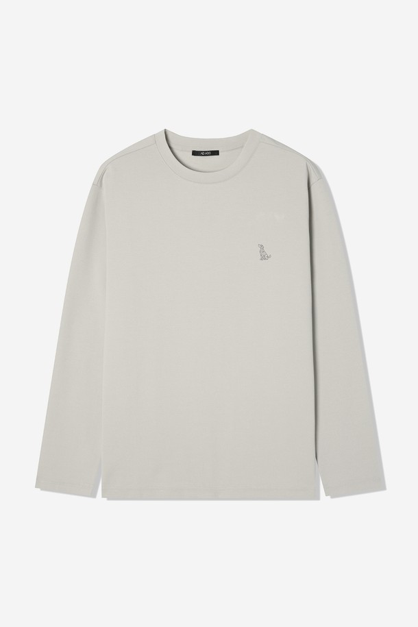 남성 분또 베이직 라운드 긴팔티(HBRLT30)는 부드러운 면 소재로 제작되어 봄, 가을 간절기에 활용하기 좋은 제품입니다. 베이직핏으로 편안한 착용감을 선사하며, 라운드넥 디자인과 베이지, 그레이 두 가지 기본 컬러로 미니멀한 스타일을 연출합니다. 출근룩이나 데이트룩과 같이 다양한 TPO에 매치하기 좋으며, 미니멀, 클래식, 캐주얼 등 폭넓은 스타일을 소화합니다. 심플한 로고 디테일이 돋보이는 긴소매 티셔츠로, 데일리 아이템으로 활용하기 좋습니다.
