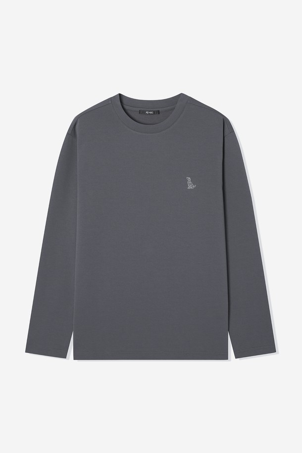 남성 분또 베이직 라운드 긴팔티(HBRLT30)는 부드러운 면 소재로 제작되어 편안한 착용감을 제공합니다. 베이직핏 디자인에 레귤러 기장으로, 출근룩과 비즈니스 캐주얼에 활용하기 좋습니다. 그레이 컬러와 무지 패턴으로 미니멀, 클래식, 캐주얼 등 다양한 스타일 연출이 가능합니다. 라운드넥과 긴소매 디자인으로 간절기부터 초겨울까지 활용하기 좋으며, 심플한 로고 디테일이 돋보입니다. 일상 속에서 편안하게 즐겨 입을 수 있는 기본 티셔츠입니다.
