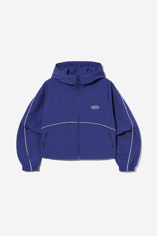 세련된 여성 스포티브 배색 파이핑 바람막이[블루] (UB9UJ50_43)입니다. 가볍고 부드러운 나일론 소재로 제작되어 봄, 가을철에 시원하게 착용할 수 있습니다. 스포티한 무드를 연출하며, 크롭 기장과 루즈핏으로 활동성을 높였습니다. 파이핑 디테일과 후드가 특징이며, 집업 스타일로 간편하게 입고 벗을 수 있습니다. 러닝룩, 피트니스룩, 산책룩 등 다양한 스포츠 및 일상 활동에 활용하기 좋습니다.
