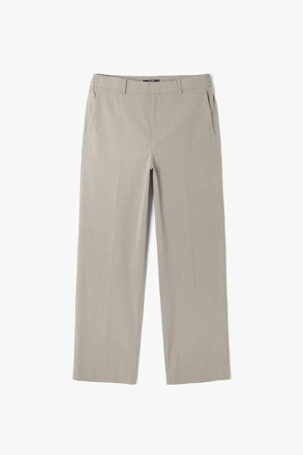 남성 기모 세미와이드 슬랙스(HBALP10)는 가을과 겨울에 따뜻하게 착용 가능한 베이지 컬러의 슬랙스입니다. 두꺼운 두께감의 기모 안감으로 부드러운 촉감을 선사하며, 루즈핏의 세미와이드 핏으로 편안한 착용감을 제공합니다. 베이직하고 클래식한 스타일로 출근룩 또는 비즈니스 캐주얼에 적합하며, 미니멀하고 캐주얼한 스타일 연출에도 용이합니다. 무지 디자인으로 다양한 상의와 손쉽게 매치하여 활용도를 높일 수 있습니다.
