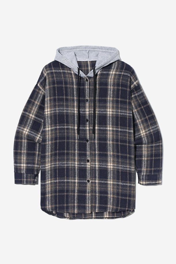 네이비와 그레이 컬러의 여성 레이어드 체크 후드 셔츠(UBALS50)입니다. 캐주얼한 스타일로, 가을, 겨울철에 따뜻하게 착용하기 좋습니다. 면 소재로 제작되어 부드러운 촉감을 선사하며, 레귤러핏과 긴소매 디자인으로 편안한 착용감을 제공합니다. 체크 패턴과 후드 디자인, 그리고 집업 여밈 방식이 특징입니다. 출근룩, 캐주얼, 클래식, 미니멀 스타일 모두 소화 가능한 활용도 높은 아이템입니다.
