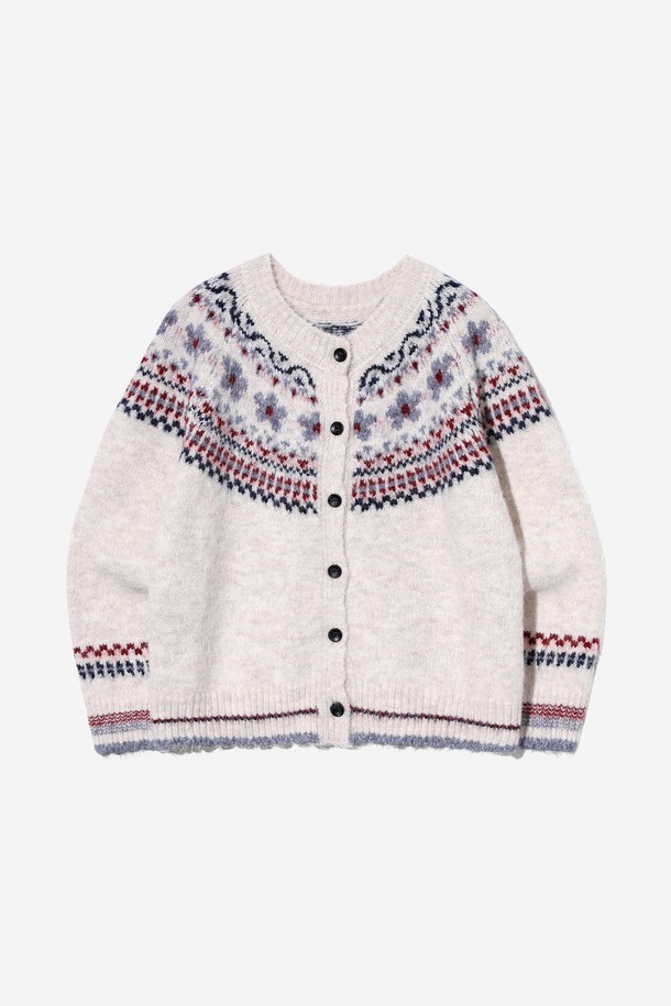 여성 노르딕 플로럴 버튼 카디건(UBBGD55)은 부드러운 울 소재로 제작되어 가을, 겨울철 따뜻하게 입을 수 있는 여성용 카디건입니다. 아이보리, 네이비, 브라운 세 가지 색상으로 출시되었으며, 플라워와 노르딕 패턴이 조화롭게 디자인되었습니다. 라운드넥에 레귤러핏으로 제작되었으며, 버튼 여밈 방식으로 편안하게 착용할 수 있습니다. 데이트룩, 모임룩 등 다양한 TPO에 캐주얼, 클래식, 미니멀 스타일로 연출하기 좋습니다. 두꺼운 두께감과 긴소매 기장으로 포근함을 더했습니다.
