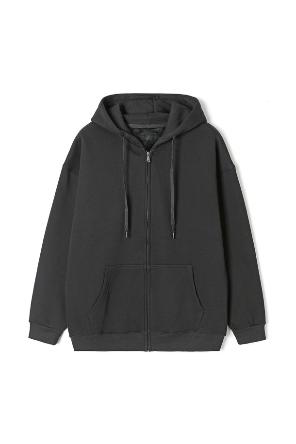 남성 무지 기모 후디 집업(HBBLTA1)은 캐주얼하고 미니멀한 스타일을 추구하는 남성들을 위한 아우터입니다. 부드러운 촉감의 면, 폴리에스테르 혼방 소재에 기모 안감을 더해 보온성을 높였으며, 두꺼운 두께감으로 겨울철에도 따뜻하게 착용할 수 있습니다. 캥거루 포켓과 후드 스트링, 긴 소매를 갖춘 오버핏 또는 루즈핏의 집업 스타일로, 집콕룩이나 산책룩 등 편안한 일상에 잘 어울립니다. 그레이, 다크그레이, 블랙 세 가지 색상으로 출시되어 다양한 코디에 활용 가능합니다.
