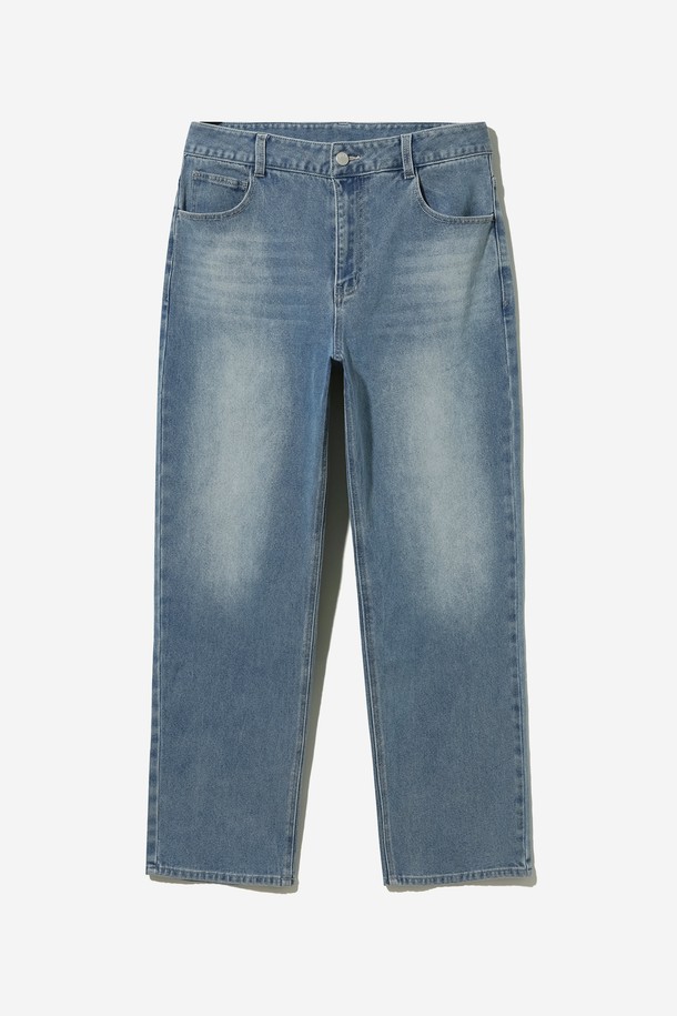 남녀공용 뉴테이퍼드핏 데님 팬츠[INDIGO](UB2DP80_04)는 캐주얼, 미니멀, 클래식 스타일을 아우르는 데님 팬츠입니다. 봄, 가을에 적합하며, 일상에서 편안하게 착용할 수 있습니다. 인디고 컬러의 무지 디자인으로 어떤 상의와도 쉽게 매치할 수 있습니다. 슬림하게 떨어지는 테이퍼드핏으로 다리가 길어 보이는 효과를 줍니다. 데님 소재 특유의 견고함과 자연스러운 멋을 느낄 수 있는 아이템입니다.
