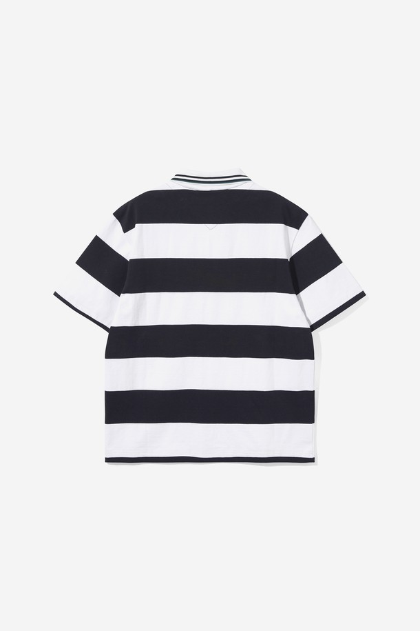 남녀공용 럭비 스트라이프 반팔 카라 티셔츠[화이트] (UB6ST89_31)는 캐주얼, 스포티, 클래식 스타일을 모두 아우르는 제품입니다. 면 소재로 제작되어 봄, 여름 시즌에 시원하고 편안하게 착용 가능하며, 레귤러 핏으로 제작되었습니다. 화이트 바탕에 럭비 스트라이프 패턴이 더해져 경쾌한 느낌을 주며, 카라 디자인과 반소매 기장이 특징입니다. 일상복으로 활용하기 좋으며, 남녀 모두에게 잘 어울리는 디자인입니다.
