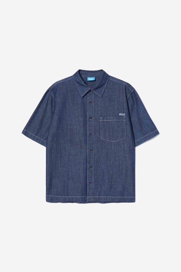 남녀공용 쿨프래쉬 세미 오버핏 경량 데님 반팔 셔츠[DP-INDIGO](UB5SS84_08)는 여름철 시원하고 스타일리시하게 연출할 수 있는 데님 반팔 셔츠입니다. 얇고 가벼운 데님 소재에 쿨프래쉬 기능을 더해 통기성이 뛰어나고, 세미 오버핏으로 편안한 착용감을 제공합니다. 캐주얼, 미니멀, 시티보이 스타일을 즐기는 분들께 추천하며, 여행룩이나 휴가룩으로도 활용하기 좋습니다. 인디고 컬러의 무지 디자인으로 어떤 스타일에도 쉽게 매치할 수 있습니다. 레귤러 기장으로 깔끔한 실루엣을 연출하며, 반소매 디자인으로 시원함을 더했습니다.
