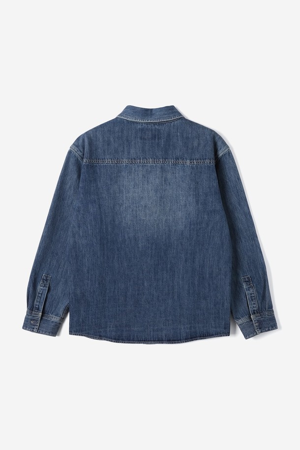 남성 원포켓 히든 버튼 데님 셔츠(HB7LS02)는 베이직하고 캐주얼한 스타일의 데님 셔츠입니다. 봄, 가을에 착용하기 적합하며, 레귤러 핏과 긴소매 기장으로 제작되었습니다. 차이나칼라 디자인에 히든 버튼 여밈 방식으로 깔끔함을 더했으며, 원포켓 디테일로 포인트를 주었습니다. 비즈니스 캐주얼 및 출근룩에 적합하며, 캐주얼, 클래식, 미니멀 스타일을 연출하기 좋습니다. 중간 두께감의 데님 소재로 제작되어 편안한 착용감을 선사합니다.
