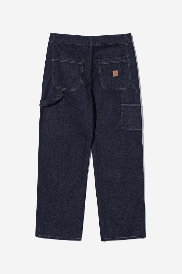 남녀공용 프레피 와이드 헤머루프 데님 팬츠[DP-INDIGO](UB8DP02_08)는 사계절 내내 활용하기 좋은 데님 팬츠입니다. 인디고 컬러의 무지 디자인으로 어떤 상의에도 잘 어울리며, 와이드 핏으로 편안한 착용감을 선사합니다. 프레피 스타일을 연출하기에 좋으며, 헤머루프 디테일이 특징입니다. 캐주얼, 프레피, 미니멀 스타일을 즐겨 입는 분들께 추천합니다. 넉넉한 와이드 핏으로 활동성을 높였습니다.
