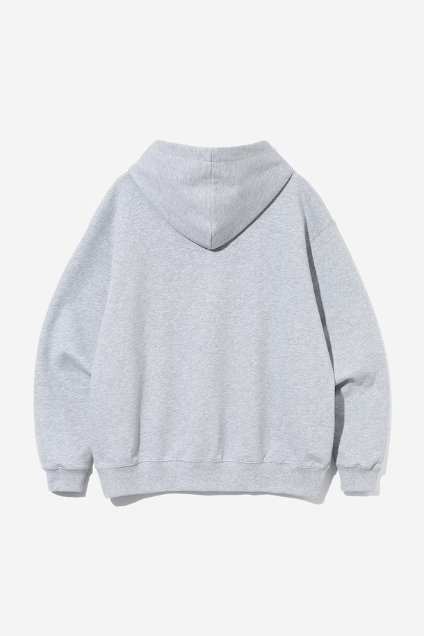 남녀공용 프레피 릴 베어 후디[M-GREY](UBALT37_51)는 부드러운 면 소재로 제작되어 편안한 착용감을 선사합니다. 릴랙스핏으로 디자인되어 활동성이 뛰어나며, 후드 디자인과 긴 소매로 간절기부터 겨울까지 따뜻하게 입을 수 있습니다. 그레이 색상에 귀여운 베어 캐릭터 프린트가 더해져 캐주얼하면서도 프레피한 스타일을 연출합니다. 캠핑룩이나 집콕룩 등 다양한 TPO에 활용 가능하며, 미니멀한 스타일을 선호하는 분들께도 추천합니다. 두꺼운 두께감으로 포근함을 더했습니다.
