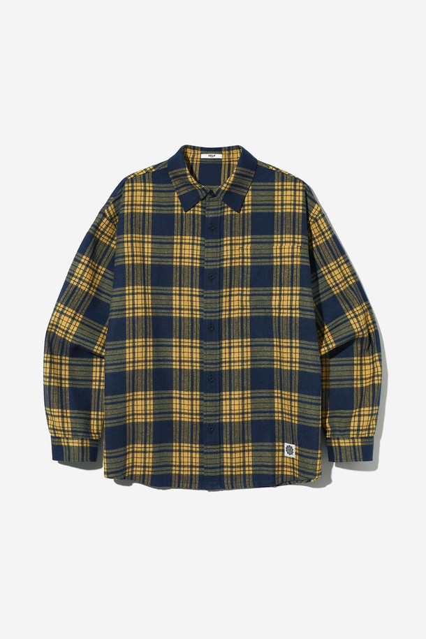 남녀공용 스트릿 심볼라벨 체크셔츠[MUSTARD](UB9LS21_79)는 가을, 겨울 시즌에 어울리는 레귤러핏 셔츠입니다. 머스타드와 블랙 두 가지 색상으로 출시되었으며, 캐주얼과 스트릿 스타일을 모두 소화할 수 있습니다. 두꺼운 두께감의 면 소재로 제작되어 따뜻하고 편안한 착용감을 제공하며, 체크 패턴과 긴 소매가 특징입니다. 카라넥 디자인에 심볼라벨 디테일이 더해져 개성 있는 스타일을 연출합니다. 일상생활에서 폭넓게 활용하기 좋은 아이템입니다.
