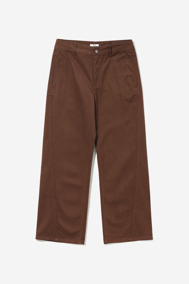 남녀공용 프레피 오버 와이드 칼라 데님 팬츠[BROWN](UB8DP20_55)는 프레피 스타일을 지향하는 분들을 위한 브라운 컬러의 데님 팬츠입니다. 넉넉한 오버핏과 와이드 실루엣으로 편안한 착용감을 선사하며, 봄, 가을 시즌에 활용하기 좋습니다. 데님 소재 특유의 견고함과 무지 패턴으로 다양한 상의와 손쉽게 매치할 수 있습니다. 출근룩과 모임룩 등 TPO에 구애받지 않고 캐주얼, 프레피, 미니멀 스타일을 모두 소화 가능합니다. 칼라 디테일이 돋보이는 디자인으로, 개성 있는 스타일을 연출해보세요.
