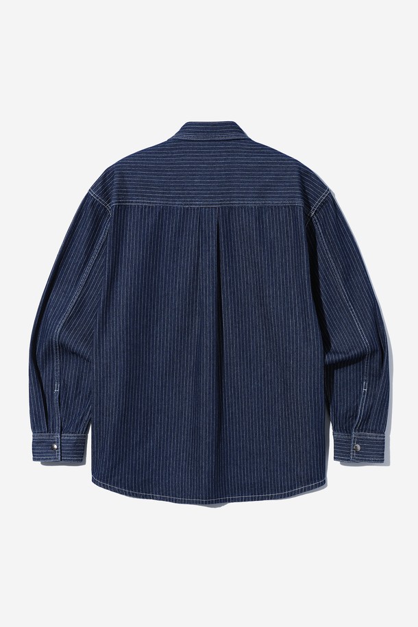 남녀공용 프레피 베이직 데님 셔츠[B-INDIGO](UB9LS20_06)는 봄/가을 시즌에 적합한 레귤러 핏 데님 셔츠입니다. 인디고 컬러의 데님 소재에 워싱 디테일이 더해져 빈티지한 멋을 살렸으며, 뻣뻣한 촉감과 두꺼운 두께감으로 튼튼한 내구성을 자랑합니다. 차이나 칼라와 긴소매 디자인으로 클래식, 프레피, 미니멀 스타일을 연출하기 좋습니다. 베이직한 디자인에 스트라이프 패턴이 포인트로 더해져 캐주얼하면서도 세련된 느낌을 줍니다. 일상복으로 편안하게 착용할 수 있는 남녀공용 데님 셔츠입니다.
