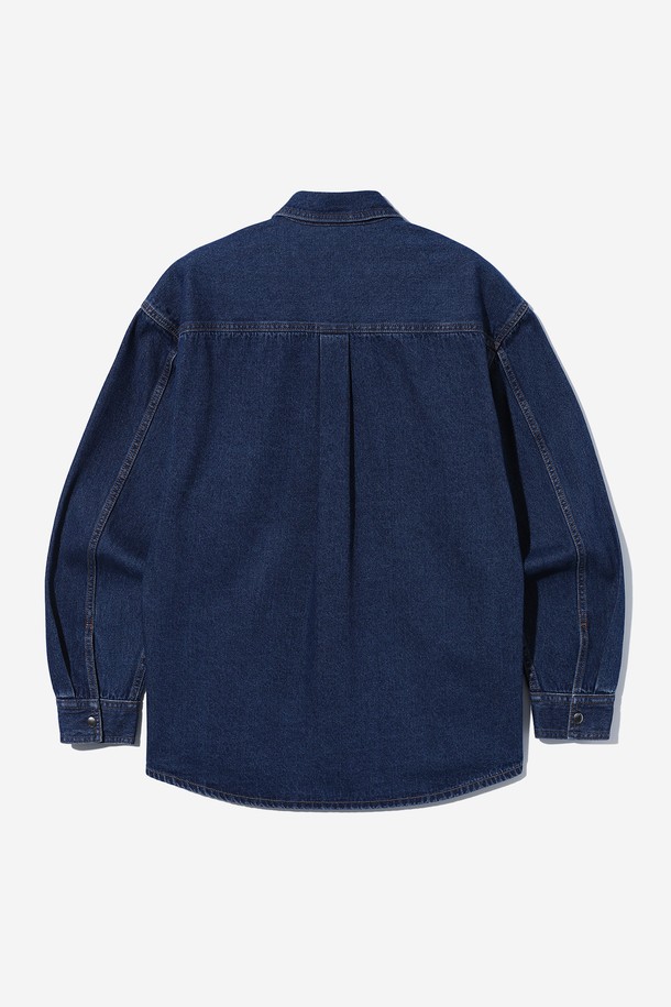 남녀공용 프레피 베이직 데님 셔츠[MD-INDIGO](UB9LS20_05)는 봄, 가을에 착용하기 좋은 두꺼운 두께감의 레귤러핏 데님 셔츠입니다. 인디고 컬러의 무지 디자인으로, 차이나칼라와 긴소매가 특징입니다. 뻣뻣한 촉감의 데님 소재로 제작되었으며, 포켓 디테일이 더해져 클래식, 미니멀, 프레피 스타일을 연출할 수 있습니다. 출근룩과 데이트룩에 활용하기 좋은 아이템입니다. 버튼 여밈 방식으로 간편하게 착용 가능합니다.
