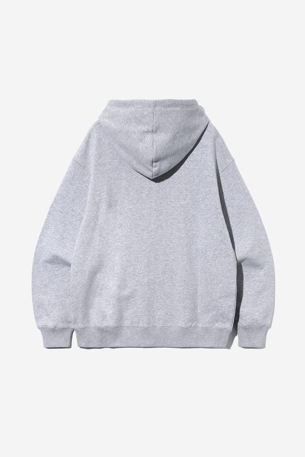 남녀공용 레트로 프레피 후드집업[M-GREY](UBBGD90_51)은 부드러운 면 소재로 제작되어 편안한 착용감을 선사합니다. 차분한 그레이 컬러에 레트로 및 프레피 스타일을 더하여 캐주얼한 매력을 뽐내며, 일상, 산책, 집콕, 여행 등 다양한 TPO에 활용하기 좋습니다. 로고 패턴이 돋보이며, 레귤러핏과 긴 소매 기장으로 디자인되었습니다. 봄, 가을 시즌에 적합하며, 집업 스타일로 간편하게 착용할 수 있습니다.
