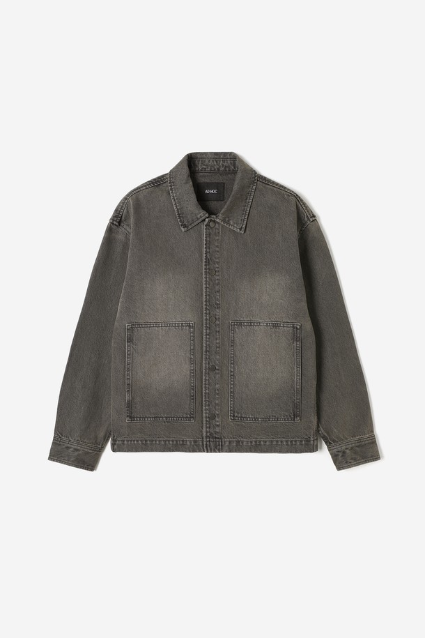 남성 더블 포켓 데님 셔켓(HB9DJ06)은 캐주얼, 미니멀, 클래식 스타일을 아우르는 데님 셔켓입니다. 봄, 가을 시즌에 적합하며, 일상 및 출근룩, 데이트룩에 활용하기 좋습니다. 레귤러핏으로 편안하게 착용 가능하며, 무지 디자인에 버튼 여밈과 더블 포켓 디테일이 특징입니다. 셔켓 특유의 세련된 디자인으로 다양한 스타일 연출이 가능합니다. 데님 소재로 제작되어 튼튼하며, 레귤러 기장과 긴 소매로 안정적인 핏을 선사합니다.
