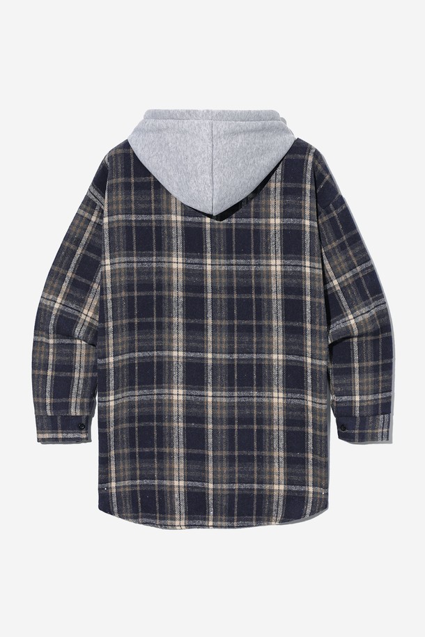 네이비와 그레이 컬러의 여성 레이어드 체크 후드 셔츠(UBALS50)입니다. 캐주얼한 스타일로, 가을, 겨울철에 따뜻하게 착용하기 좋습니다. 면 소재로 제작되어 부드러운 촉감을 선사하며, 레귤러핏과 긴소매 디자인으로 편안한 착용감을 제공합니다. 체크 패턴과 후드 디자인, 그리고 집업 여밈 방식이 특징입니다. 출근룩, 캐주얼, 클래식, 미니멀 스타일 모두 소화 가능한 활용도 높은 아이템입니다.
