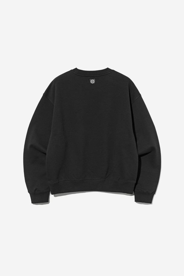 남녀공용 데일리 스몰로고 기모 스웻셔츠[BLACK](UBCLT29_39)는 부드러운 촉감의 면, 폴리에스테르 혼방 소재로 제작되어 가을, 겨울철 따뜻하게 착용하기 좋습니다. 미니멀하고 베이직한 스타일로 데일리룩, 캠퍼스룩, 커플룩 등 다양한 TPO에 활용할 수 있습니다. 레귤러핏 라운드넥 디자인에, 소매와 밑단 시보리 마감으로 깔끔함을 더했습니다. 두꺼운 두께감의 기모 안감으로 보온성을 높였으며, 전면에 스몰 로고 패턴이 포인트로 들어가 있습니다. 유니섹스 디자인으로 남녀 모두 편안하게 즐길 수 있는 아이템입니다.
