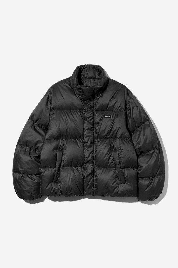 남녀공용 데일리 스몰로고 트리밍 다운 숏패딩[BLACK](UBADO21_39)은 겨울철 캐주얼 스타일을 위한 필수 아이템입니다. 오리털 충전재와 숏 기장으로 보온성을 높였으며, 가볍고 부드러운 촉감을 자랑합니다. 하이넥 디자인과 밑단 스트링, 실용적인 포켓 디테일이 돋보이며, 미니멀한 로고 패치로 포인트를 더했습니다. 블랙, LT-KHAKI 두 가지 색상으로 출시되어 데일리룩, 시티보이룩에 폭넓게 활용 가능합니다. 지퍼형 여밈 방식으로 간편하게 착용할 수 있습니다.
