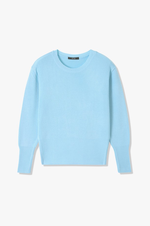 여성 라운드넥 베이직 니트(HB3LKA6)는 부드러운 촉감의 아크릴 소재로 제작되어 봄, 가을 시즌에 가볍게 착용하기 좋습니다. 깔끔한 라운드넥 디자인과 레귤러핏, 스탠다드핏으로 어떤 스타일에도 잘 어울리는 베이직 아이템입니다. 화이트, 블랙, 스카이블루, 라이트 그린, 라이트 핑크 5가지 다채로운 컬러로 출시되어 폭넓은 선택이 가능합니다. 얇거나 중간 두께감으로 간절기 날씨에 유용하며, 데일리룩 또는 일상복으로 활용하기 좋습니다. 심플하고 미니멀한 스타일을 연출하고 싶을 때 제격입니다.
