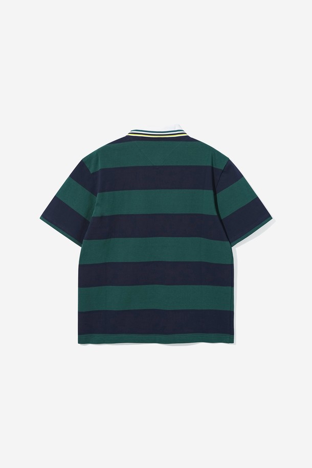 남녀공용 럭비 스트라이프 반팔 칼라 티셔츠[GREEN](UB6ST89_66)는 캐주얼, 스포티, 클래식 스타일을 아우르는 아이템입니다. 봄, 여름 시즌에 어울리는 면 소재의 레귤러핏 반소매 티셔츠로, 럭비 스타일의 폴로 칼라가 돋보입니다. 그린 컬러 바탕에 스트라이프 패턴이 들어가 있으며, 네이비 컬러도 선택 가능합니다. 일상복으로 편안하게 착용할 수 있으며, 레귤러 기장으로 활동성을 높였습니다.
