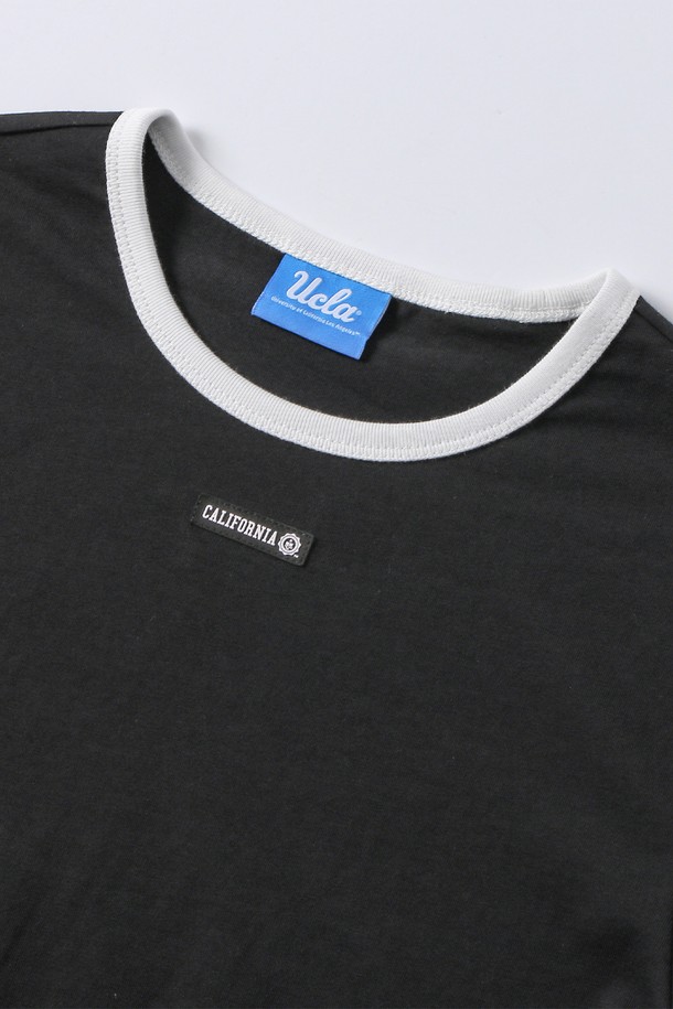 **여성 크레스트 칼 로고 크롭 슬림핏 티셔츠[BLACK]**는 베이직한 스타일의 여성 티셔츠입니다. 봄, 여름, 가을 계절에 어울리며, 일상에서 편안하게 착용할 수 있습니다. 부드러운 면 소재로 제작되어 촉감이 좋고, 얇은 두께감으로 시원하게 입을 수 있습니다. 크롭 기장과 슬림핏 디자인으로 여성스러운 실루엣을 연출하며, 넥라인과 소매 배색 포인트가 돋보입니다. 가슴 부분의 로고 디테일이 특징이며, 데이트룩, 카페룩 등 다양한 TPO에 활용하기 좋은 캐주얼, 미니멀 스타일의 티셔츠입니다.
