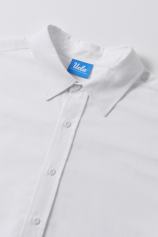 옥스포드 오버핏 반팔 셔츠[O-WHITE](UB4SS80_33)는 베이직하고 캐주얼한 스타일을 추구하는 남녀 모두에게 적합한 상의입니다. 면 소재의 얇은 두께감으로 봄, 여름 시즌에 시원하게 착용할 수 있으며, 레귤러 기장과 반소매 디자인으로 편안한 착용감을 제공합니다. 깔끔한 무지 디자인과 화이트 컬러는 어떤 스타일에도 쉽게 매치할 수 있으며, 출근룩과 비즈니스 캐주얼, 캐주얼, 미니멀, 클래식 스타일 연출에 활용하기 좋습니다. 옥스포드 원단 특유의 질감으로 고급스러움을 더한 오버핏 셔츠입니다.
