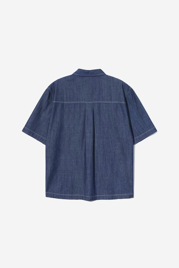 남녀공용 쿨프래쉬 세미 오버핏 경량 데님 반팔 셔츠[DP-INDIGO](UB5SS84_08)는 여름철 시원하고 스타일리시하게 연출할 수 있는 데님 반팔 셔츠입니다. 얇고 가벼운 데님 소재에 쿨프래쉬 기능을 더해 통기성이 뛰어나고, 세미 오버핏으로 편안한 착용감을 제공합니다. 캐주얼, 미니멀, 시티보이 스타일을 즐기는 분들께 추천하며, 여행룩이나 휴가룩으로도 활용하기 좋습니다. 인디고 컬러의 무지 디자인으로 어떤 스타일에도 쉽게 매치할 수 있습니다. 레귤러 기장으로 깔끔한 실루엣을 연출하며, 반소매 디자인으로 시원함을 더했습니다.
