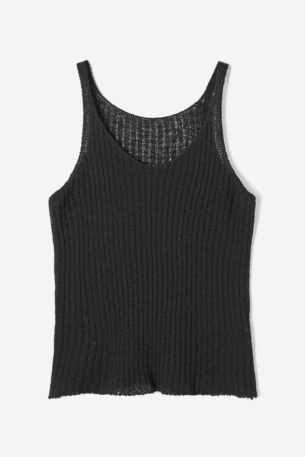 세련된 여성의 스타일을 완성하는 니트 앙상블 세트(HB8GDA1)입니다. 부드러운 촉감의 골지 니트 소재로 제작되어 봄, 가을 시즌에 적합하며, 크롭 기장의 브이넥 디자인이 시크한 매력을 더합니다. 긴 소매와 버튼 여밈 디테일이 돋보이며, 베이직한 디자인으로 데이트룩, 모임룩, 클래식, 미니멀, 캐주얼 등 다양한 스타일 연출에 활용할 수 있습니다. 블랙 컬러의 얇은 두께감으로 간절기에도 부담 없이 착용 가능합니다.
