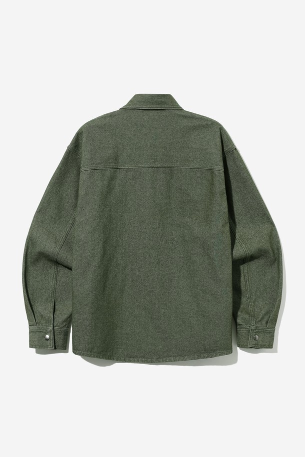 남녀공용 레트로 프레피 데님 셔츠[KHAKI](UB8LS21_65)는 봄, 가을에 어울리는 두꺼운 데님 소재의 카키 컬러 셔츠입니다. 레귤러핏으로 제작되었으며, 셔츠 특유의 뻣뻣한 촉감이 특징입니다. 긴 소매와 카라넥 디자인으로 클래식하면서도 레트로, 캐주얼한 스타일을 연출합니다. 버튼다운 디테일이 돋보이며, 출근룩과 데이트룩에 모두 활용하기 좋습니다. 무지 패턴으로 다양한 하의와 쉽게 매치할 수 있습니다.
