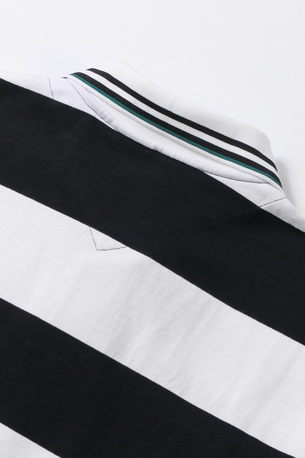 남녀공용 럭비 스트라이프 반팔 카라 티셔츠[화이트] (UB6ST89_31)는 캐주얼, 스포티, 클래식 스타일을 모두 아우르는 제품입니다. 면 소재로 제작되어 봄, 여름 시즌에 시원하고 편안하게 착용 가능하며, 레귤러 핏으로 제작되었습니다. 화이트 바탕에 럭비 스트라이프 패턴이 더해져 경쾌한 느낌을 주며, 카라 디자인과 반소매 기장이 특징입니다. 일상복으로 활용하기 좋으며, 남녀 모두에게 잘 어울리는 디자인입니다.
