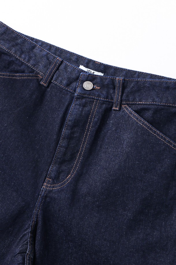 남녀공용 프레피 와이드 헤머루프 데님 팬츠[DP-INDIGO](UB8DP02_08)는 사계절 내내 활용하기 좋은 데님 팬츠입니다. 인디고 컬러의 무지 디자인으로 어떤 상의에도 잘 어울리며, 와이드 핏으로 편안한 착용감을 선사합니다. 프레피 스타일을 연출하기에 좋으며, 헤머루프 디테일이 특징입니다. 캐주얼, 프레피, 미니멀 스타일을 즐겨 입는 분들께 추천합니다. 넉넉한 와이드 핏으로 활동성을 높였습니다.
