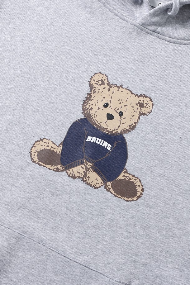 남녀공용 프레피 릴 베어 후디[M-GREY](UBALT37_51)는 부드러운 면 소재로 제작되어 편안한 착용감을 선사합니다. 릴랙스핏으로 디자인되어 활동성이 뛰어나며, 후드 디자인과 긴 소매로 간절기부터 겨울까지 따뜻하게 입을 수 있습니다. 그레이 색상에 귀여운 베어 캐릭터 프린트가 더해져 캐주얼하면서도 프레피한 스타일을 연출합니다. 캠핑룩이나 집콕룩 등 다양한 TPO에 활용 가능하며, 미니멀한 스타일을 선호하는 분들께도 추천합니다. 두꺼운 두께감으로 포근함을 더했습니다.
