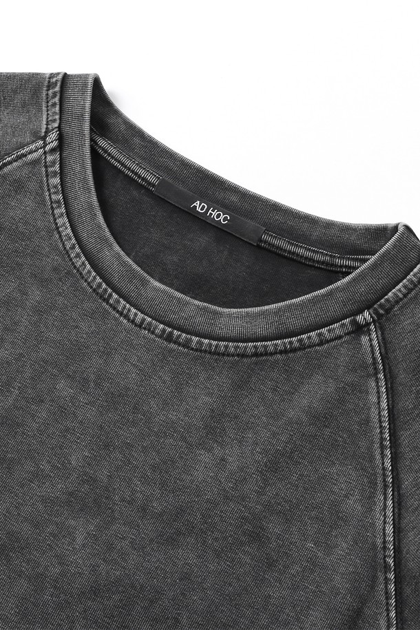 여성 멀티 절개 피그먼트 반팔 티셔츠(HB6STA3)는 캐주얼한 스타일의 여름 상의입니다. 얇은 두께감의 면 소재로 제작되었으며, 무지 디자인에 레귤러핏으로 편안하게 착용할 수 있습니다. 라운드 넥에 반소매 기장, 크롭 기장으로 시원하고 스타일리시하게 연출하며, 피그먼트 워싱 처리로 빈티지한 느낌을 더했습니다.
