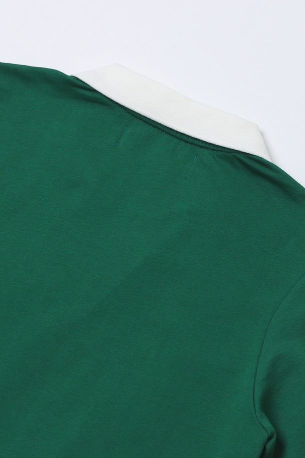 여성 1919 UCLA 오픈 카라 원피스[GREEN](UB9OP50_66)는 캐주얼, 스포티 무드를 연출하는 오픈 카라 원피스입니다. 부드러운 면 소재로 제작되어 편안한 착용감을 선사하며, 봄, 여름 시즌에 적합합니다. 7부 소매 기장에 얇은 두께감으로 시원하게 입을 수 있으며, UCLA 로고와 화이트 배색이 포인트입니다. 레귤러핏으로 제작되어 활동성을 높였으며, 봄 소풍룩에 제격입니다.
