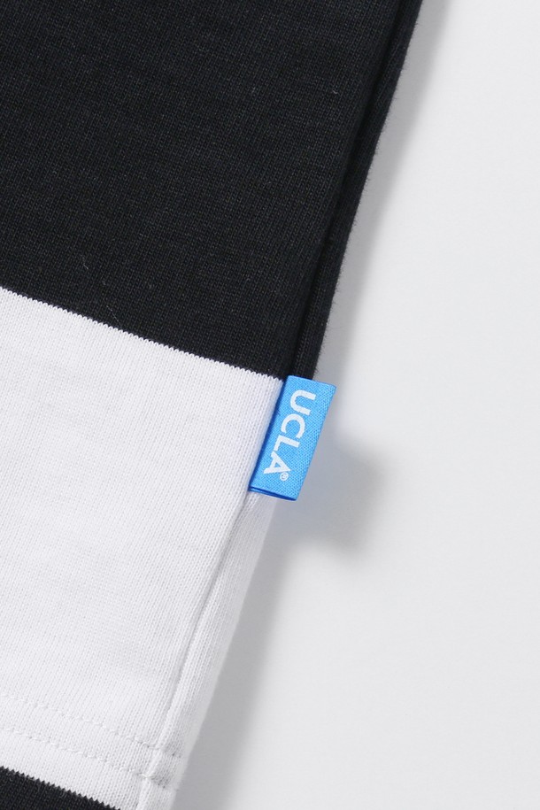 남녀공용 럭비 스트라이프 반팔 카라 티셔츠[화이트] (UB6ST89_31)는 캐주얼, 스포티, 클래식 스타일을 모두 아우르는 제품입니다. 면 소재로 제작되어 봄, 여름 시즌에 시원하고 편안하게 착용 가능하며, 레귤러 핏으로 제작되었습니다. 화이트 바탕에 럭비 스트라이프 패턴이 더해져 경쾌한 느낌을 주며, 카라 디자인과 반소매 기장이 특징입니다. 일상복으로 활용하기 좋으며, 남녀 모두에게 잘 어울리는 디자인입니다.
