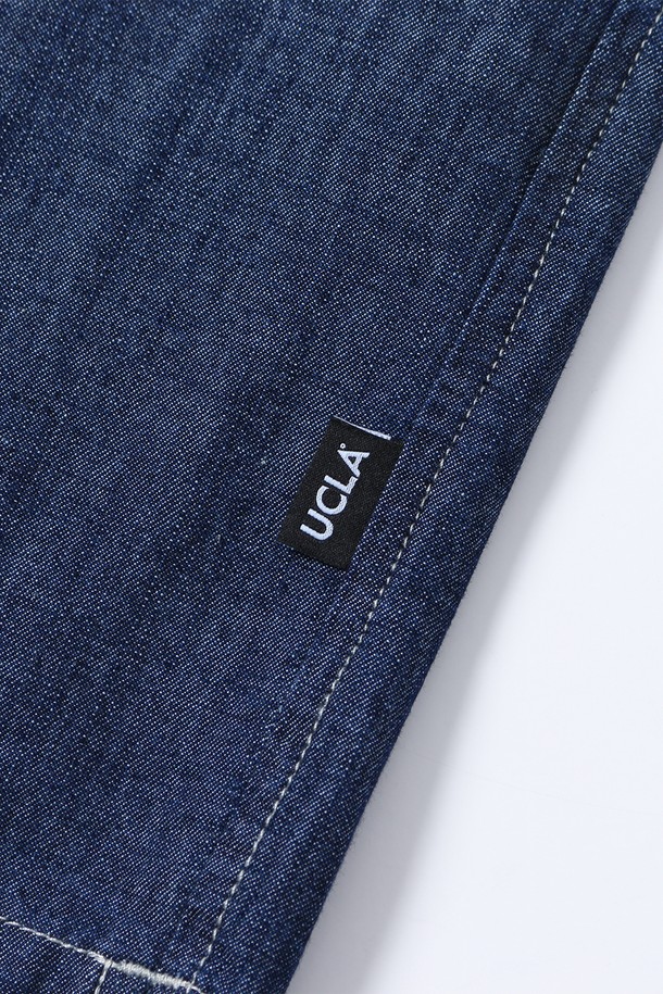 남녀공용 쿨프래쉬 세미 오버핏 경량 데님 반팔 셔츠[DP-INDIGO](UB5SS84_08)는 여름철 시원하고 스타일리시하게 연출할 수 있는 데님 반팔 셔츠입니다. 얇고 가벼운 데님 소재에 쿨프래쉬 기능을 더해 통기성이 뛰어나고, 세미 오버핏으로 편안한 착용감을 제공합니다. 캐주얼, 미니멀, 시티보이 스타일을 즐기는 분들께 추천하며, 여행룩이나 휴가룩으로도 활용하기 좋습니다. 인디고 컬러의 무지 디자인으로 어떤 스타일에도 쉽게 매치할 수 있습니다. 레귤러 기장으로 깔끔한 실루엣을 연출하며, 반소매 디자인으로 시원함을 더했습니다.
