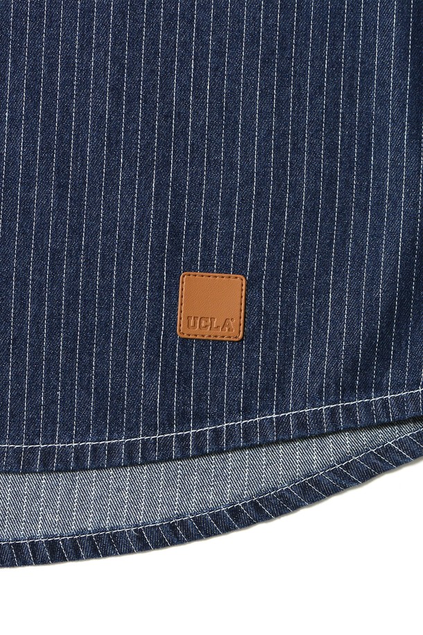 남녀공용 프레피 베이직 데님 셔츠[B-INDIGO](UB9LS20_06)는 봄/가을 시즌에 적합한 레귤러 핏 데님 셔츠입니다. 인디고 컬러의 데님 소재에 워싱 디테일이 더해져 빈티지한 멋을 살렸으며, 뻣뻣한 촉감과 두꺼운 두께감으로 튼튼한 내구성을 자랑합니다. 차이나 칼라와 긴소매 디자인으로 클래식, 프레피, 미니멀 스타일을 연출하기 좋습니다. 베이직한 디자인에 스트라이프 패턴이 포인트로 더해져 캐주얼하면서도 세련된 느낌을 줍니다. 일상복으로 편안하게 착용할 수 있는 남녀공용 데님 셔츠입니다.
