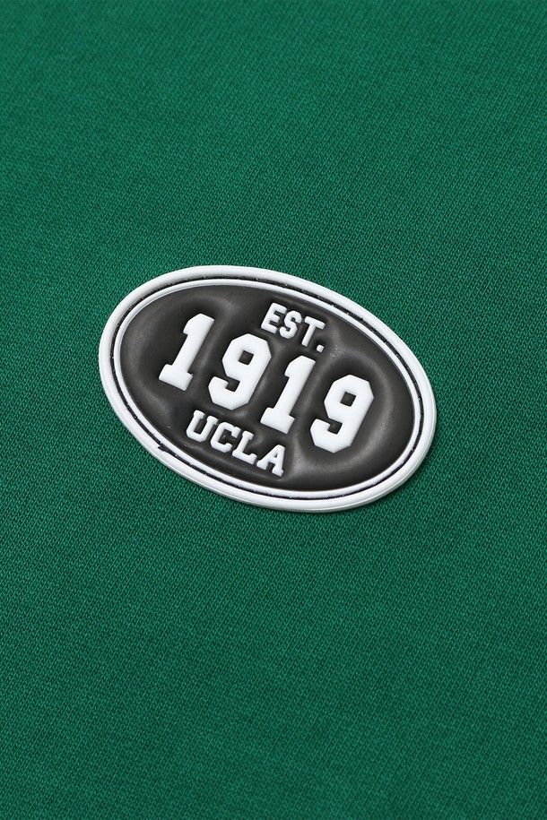 여성 1919 UCLA 오픈 카라 원피스[GREEN](UB9OP50_66)는 캐주얼, 스포티 무드를 연출하는 오픈 카라 원피스입니다. 부드러운 면 소재로 제작되어 편안한 착용감을 선사하며, 봄, 여름 시즌에 적합합니다. 7부 소매 기장에 얇은 두께감으로 시원하게 입을 수 있으며, UCLA 로고와 화이트 배색이 포인트입니다. 레귤러핏으로 제작되어 활동성을 높였으며, 봄 소풍룩에 제격입니다.
