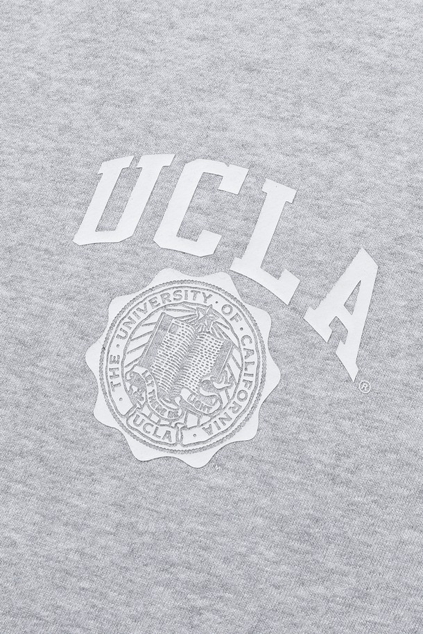 남녀공용 레트로 프레피 후드집업[M-GREY](UBBGD90_51)은 부드러운 면 소재로 제작되어 편안한 착용감을 선사합니다. 차분한 그레이 컬러에 레트로 및 프레피 스타일을 더하여 캐주얼한 매력을 뽐내며, 일상, 산책, 집콕, 여행 등 다양한 TPO에 활용하기 좋습니다. 로고 패턴이 돋보이며, 레귤러핏과 긴 소매 기장으로 디자인되었습니다. 봄, 가을 시즌에 적합하며, 집업 스타일로 간편하게 착용할 수 있습니다.
