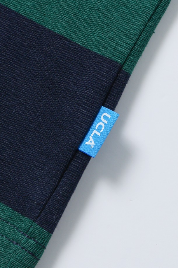 남녀공용 럭비 스트라이프 반팔 칼라 티셔츠[GREEN](UB6ST89_66)는 캐주얼, 스포티, 클래식 스타일을 아우르는 아이템입니다. 봄, 여름 시즌에 어울리는 면 소재의 레귤러핏 반소매 티셔츠로, 럭비 스타일의 폴로 칼라가 돋보입니다. 그린 컬러 바탕에 스트라이프 패턴이 들어가 있으며, 네이비 컬러도 선택 가능합니다. 일상복으로 편안하게 착용할 수 있으며, 레귤러 기장으로 활동성을 높였습니다.
