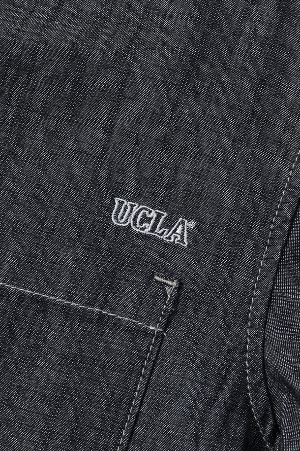 남녀공용 쿨프래쉬 세미 오버핏 경량 데님 반팔 셔츠[BLACK](UB5SS84_39)는 시원한 여름을 위한 필수템입니다. 가볍고 통기성이 뛰어난 데님 소재에 쿨프래쉬 기능까지 더해져 쾌적한 착용감을 선사합니다. 차이나 칼라 디자인과 무지 패턴으로 미니멀하고 캐주얼한 스타일을 연출하며, 여행룩과 휴가룩에 활용하기 좋습니다. 오버핏으로 편안함은 물론, 시티보이 스타일까지 완성할 수 있습니다. 블랙 컬러는 어떤 옷에도 잘 어울려 데일리 셔츠로 제격입니다.
