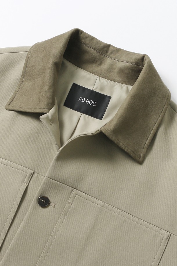 남성 T/R 빅 더블 아웃 포켓 트러커(HB9UJ01)는 다크베이지와 블랙 두 가지 색상으로 출시된 남성용 트러커 재킷입니다. 봄, 여름, 가을, 겨울 사계절 모두 착용 가능하며, 캐주얼 및 워크웨어 스타일 연출에 적합합니다. 루즈핏으로 편안함을 더했으며, 무지 디자인에 오각형 모양의 가슴 포켓, 대비색상 칼라, 밑단 스트링 조절 기능이 돋보입니다. 폴리에스테르와 폴리우레탄 혼방 소재로 제작되어 부드러운 촉감을 선사하며, 주름 방지 기능으로 관리가 용이합니다. 버튼 여밈 방식의 레귤러 기장으로 다양한 스타일링에 활용할 수 있습니다.
