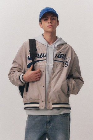 남녀공용 로고패치 바시티 재킷[BEIGE](UB3UJ84_25)