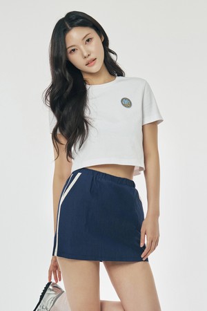 여성 크레스트 로고 크롭 슬립핏 티셔츠[WHITE](UB5ST50_31)