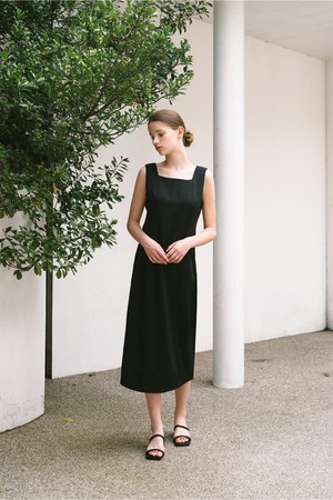 square-neck sleeveless dress