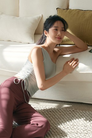 [이청아 착용] 반다 소프트 원숄더 탱크탑