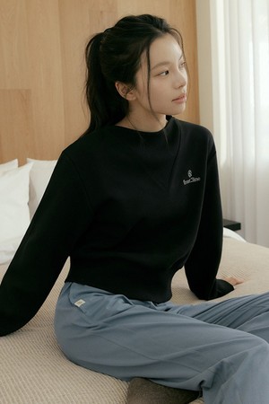 밸런싱 크롭 맨투맨