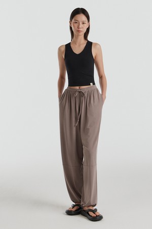 반다 라이트 브이넥 크로스 크롭탑